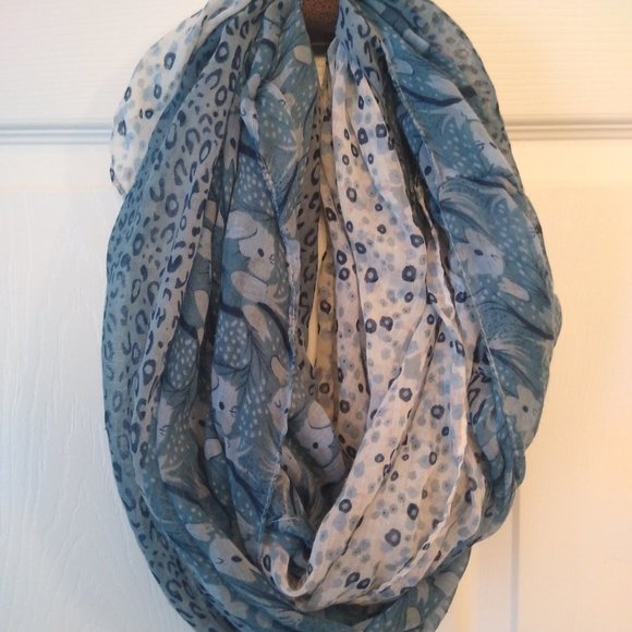 Scarf of Steel Blue Shades - Picture 3 of 3